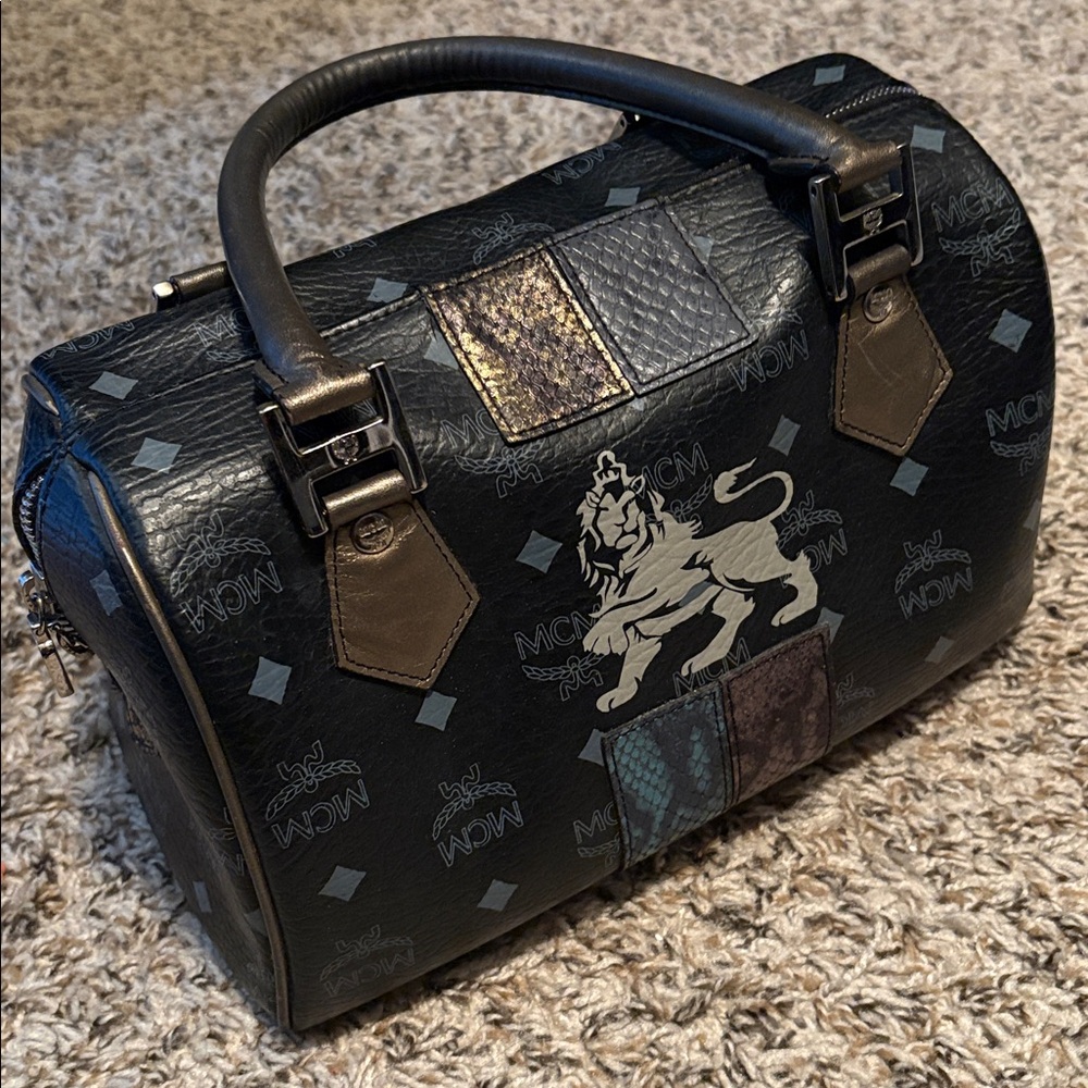 Authentic MCM ‘Visetos’ “Princess” Lioness ‘Boston’ Bag - Picture 5 of 16